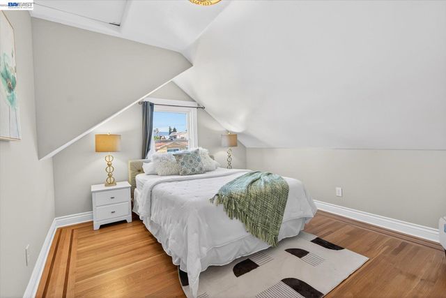 2214 Clinton Ave, Alameda, CA 94501