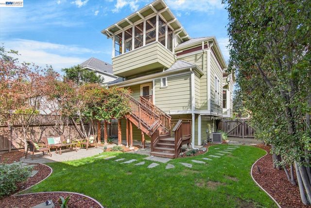 2214 Clinton Ave, Alameda, CA 94501