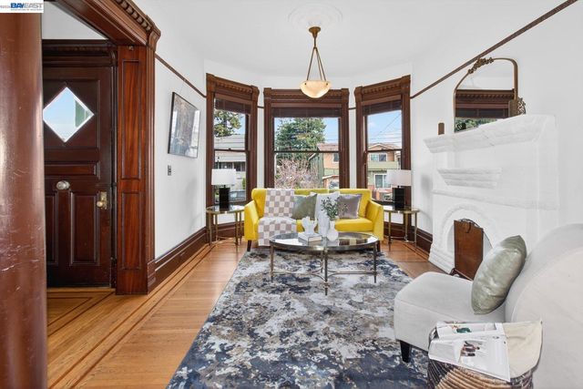 2214 Clinton Ave, Alameda, CA 94501