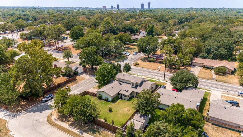 2500 Nottingham Drive, Denton, TX 76209 — photo 3