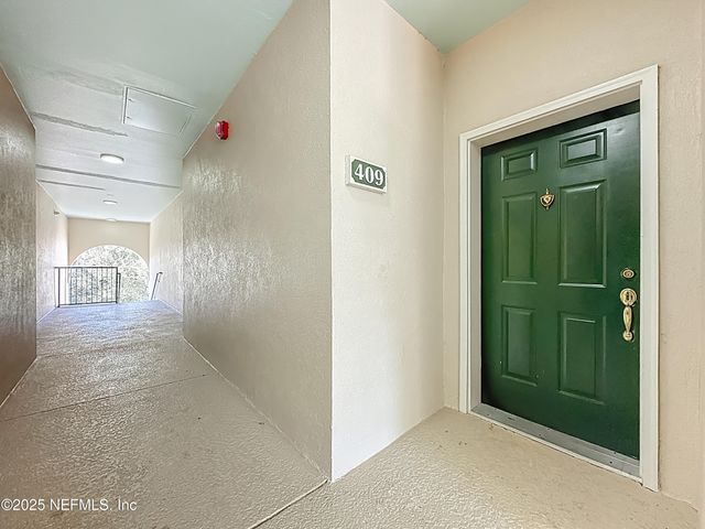 8601 BEACH Boulevard 409, Jacksonville, FL 32216