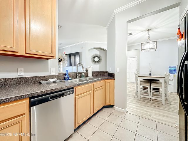 8601 BEACH Boulevard 409, Jacksonville, FL 32216