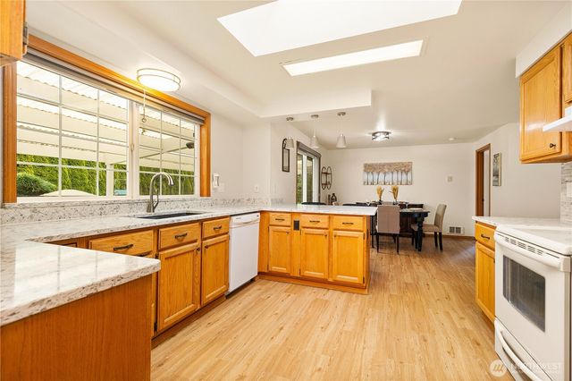560 N Sunset Drive, Camano Island, WA 98282