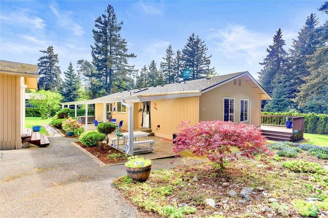 560 N Sunset Drive, Camano Island, WA 98282
