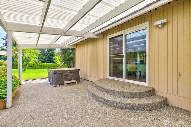 560 N Sunset Drive, Camano Island, WA 98282