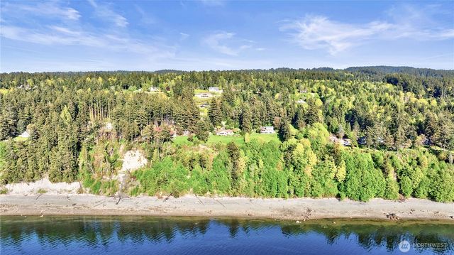 560 N Sunset Drive, Camano Island, WA 98282