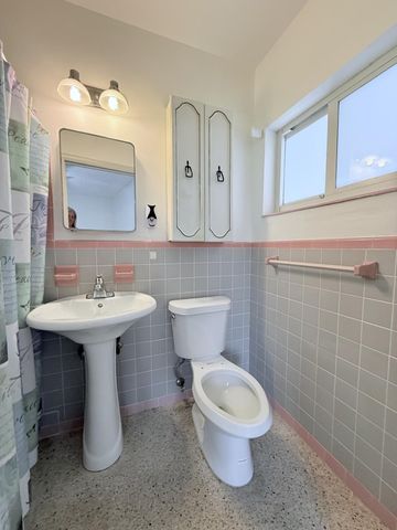 957 W 67th Street, Hialeah, FL 33012