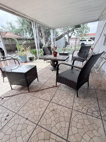 957 W 67th Street, Hialeah, FL 33012