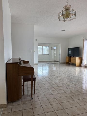 957 W 67th Street, Hialeah, FL 33012