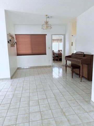 957 W 67th Street, Hialeah, FL 33012