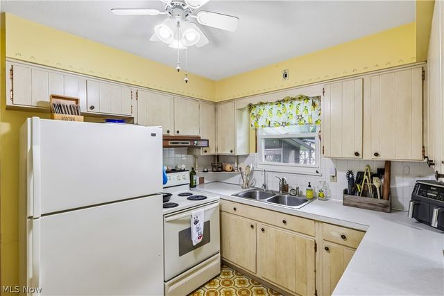 4908 Encino Drive, Akron, OH 44319