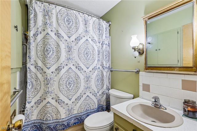 4908 Encino Drive, Akron, OH 44319
