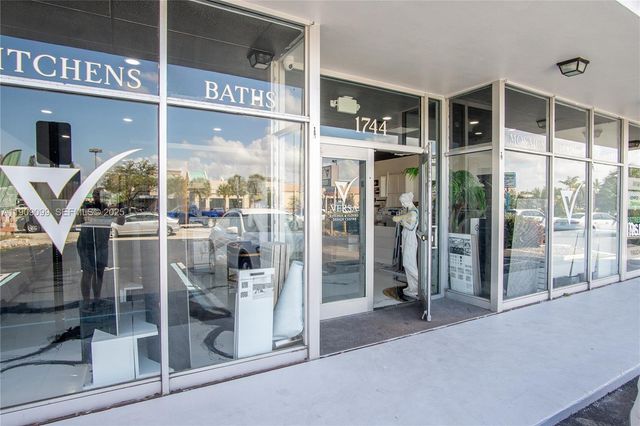 1744 E Commercial Blvd, Fort Lauderdale, FL 33334