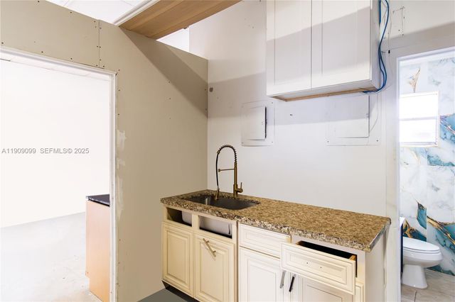 1744 E Commercial Blvd, Fort Lauderdale, FL 33334