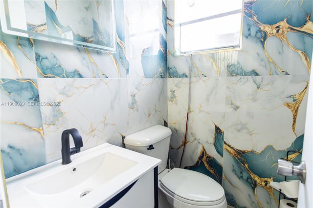 1744 E Commercial Blvd, Fort Lauderdale, FL 33334