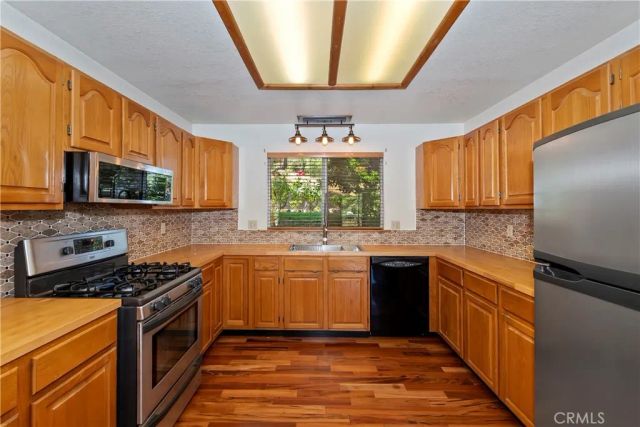 489 Dorn, Crestline, CA 92325
