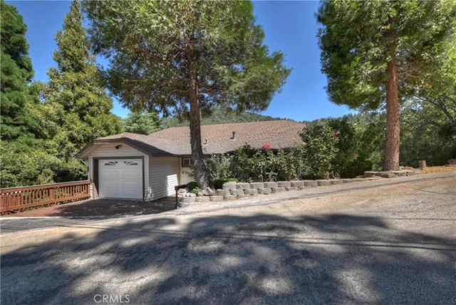 489 Dorn, Crestline, CA 92325