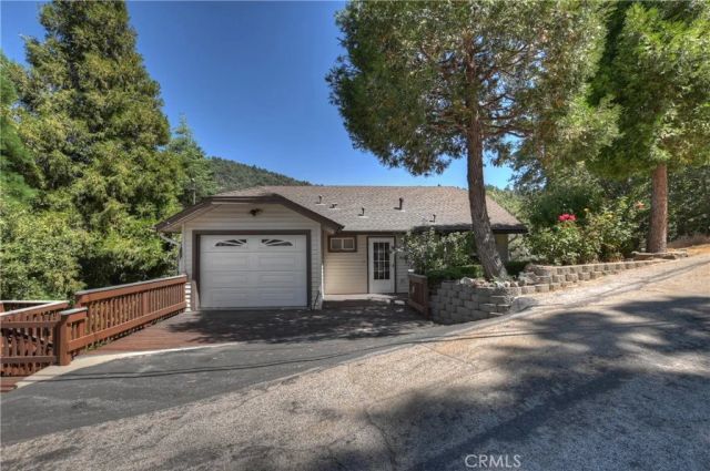 489 Dorn, Crestline, CA 92325