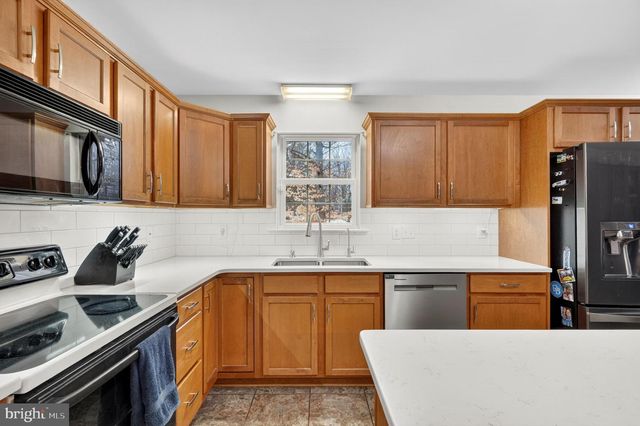 209 WOODBRIDGE LN, Douglassville, PA 19518