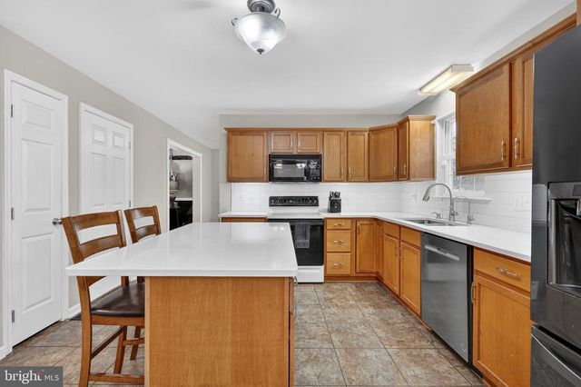 209 WOODBRIDGE LN, Douglassville, PA 19518