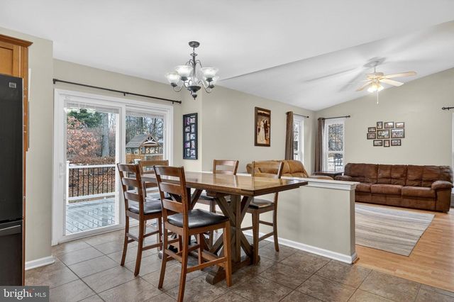 209 WOODBRIDGE LN, Douglassville, PA 19518