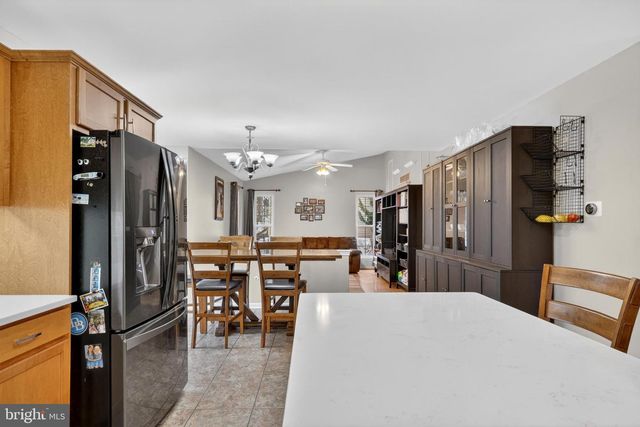 209 WOODBRIDGE LN, Douglassville, PA 19518