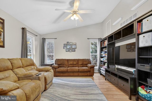 209 WOODBRIDGE LN, Douglassville, PA 19518