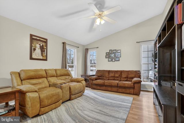 209 WOODBRIDGE LN, Douglassville, PA 19518