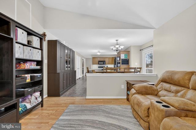 209 WOODBRIDGE LN, Douglassville, PA 19518