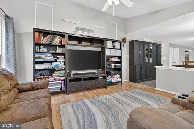 209 WOODBRIDGE LN, Douglassville, PA 19518