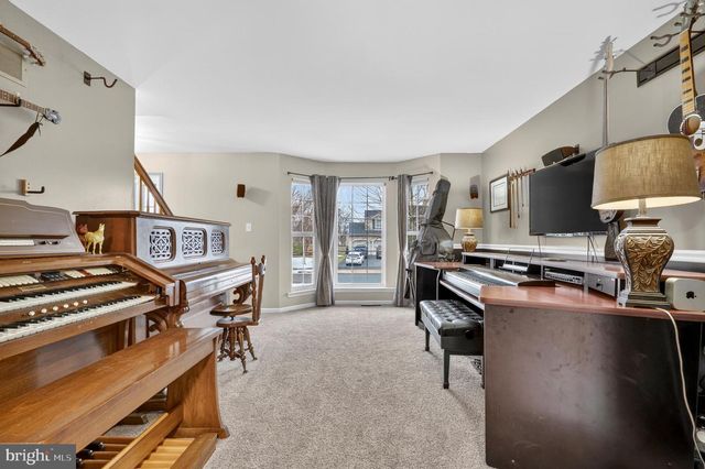 209 WOODBRIDGE LN, Douglassville, PA 19518