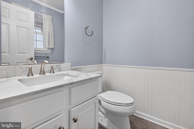 209 WOODBRIDGE LN, Douglassville, PA 19518