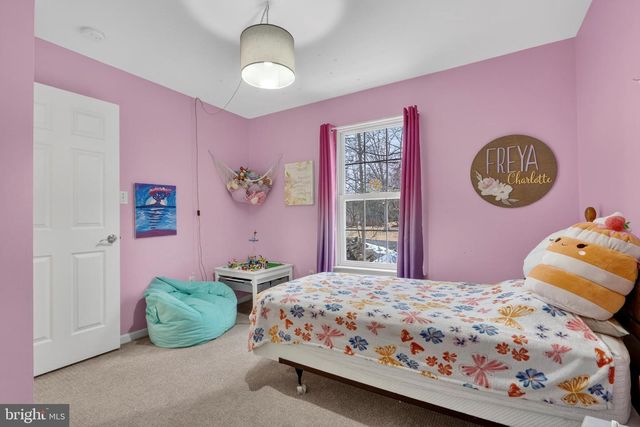 209 WOODBRIDGE LN, Douglassville, PA 19518