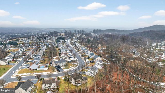 209 WOODBRIDGE LN, Douglassville, PA 19518