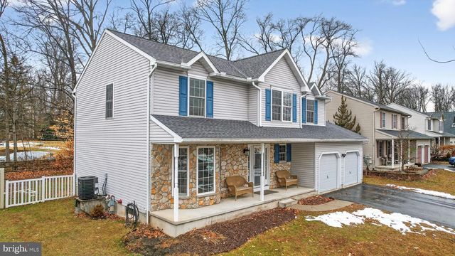 209 WOODBRIDGE LN, Douglassville, PA 19518