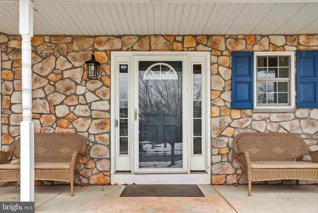 209 WOODBRIDGE LN, Douglassville, PA 19518