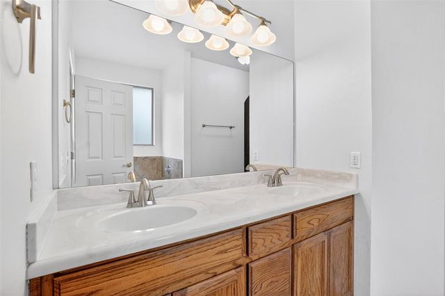 12374 Fairfield Road, Guthrie, OK 73044