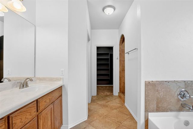 12374 Fairfield Road, Guthrie, OK 73044