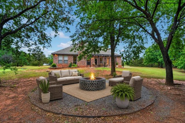 12374 Fairfield Road, Guthrie, OK 73044