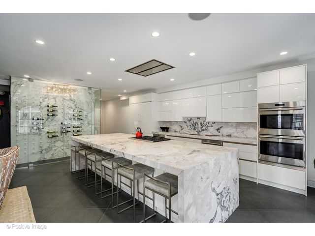 257 E Delaware Place 10AB, Chicago, IL 60611
