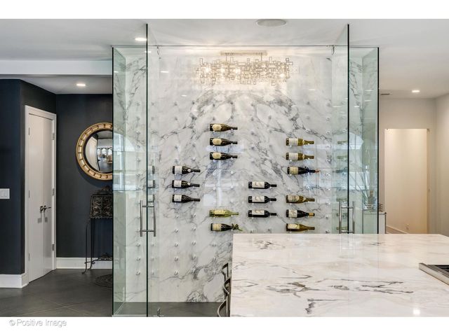 257 E Delaware Place 10AB, Chicago, IL 60611