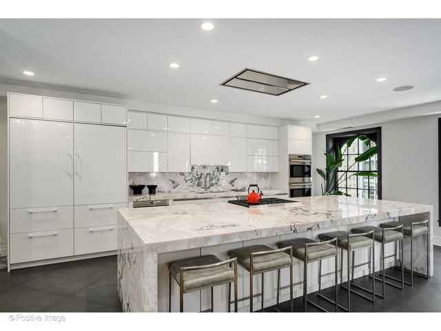 257 E Delaware Place 10AB, Chicago, IL 60611