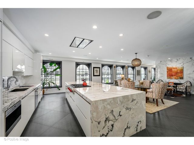 257 E Delaware Place 10AB, Chicago, IL 60611