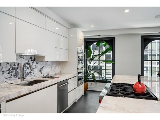 257 E Delaware Place 10AB, Chicago, IL 60611