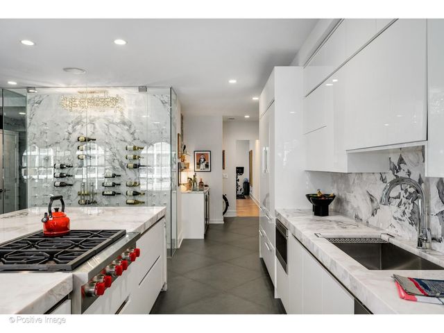 257 E Delaware Place 10AB, Chicago, IL 60611