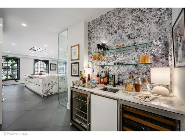 257 E Delaware Place 10AB, Chicago, IL 60611