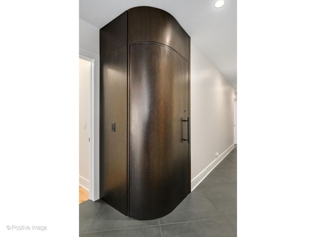 257 E Delaware Place 10AB, Chicago, IL 60611