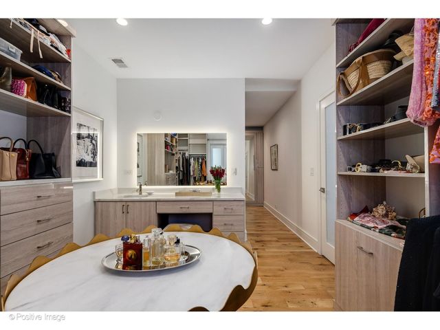 257 E Delaware Place 10AB, Chicago, IL 60611