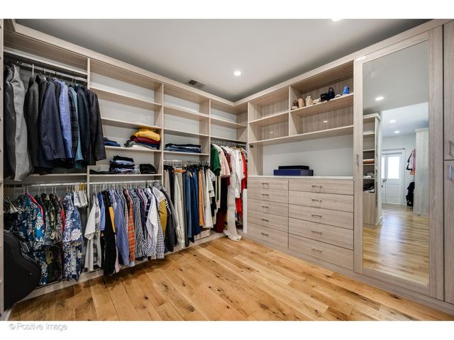 257 E Delaware Place 10AB, Chicago, IL 60611