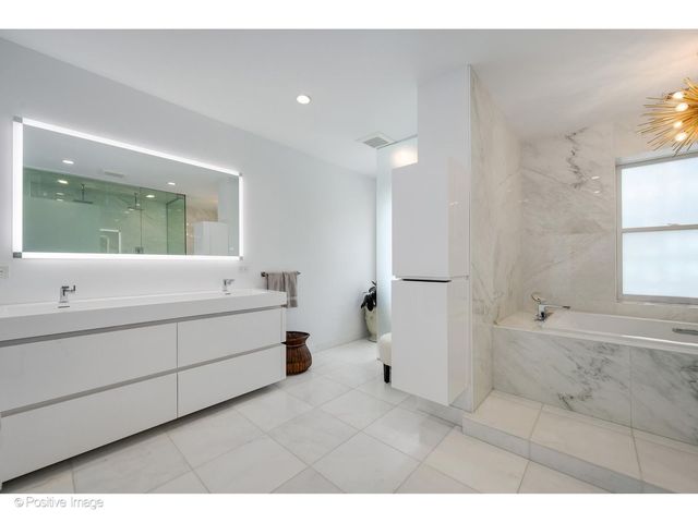 257 E Delaware Place 10AB, Chicago, IL 60611